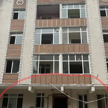Demet Sokakta Fiber Kablosu Yerde Ve Kesilme Riski