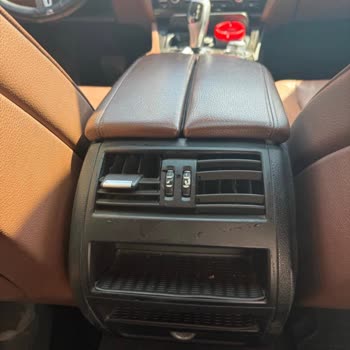 BMW 520D Bardaklık Ve Klima Menfezlerinde Kronik Kırılma Ücretsiz Değişim Talebi