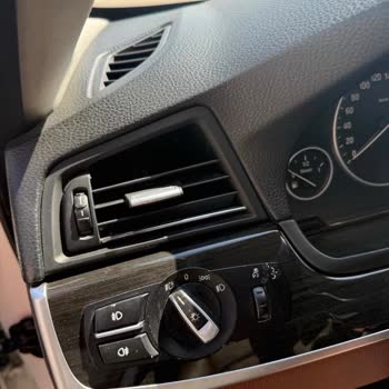 BMW 520D Bardaklık Ve Klima Menfezlerinde Kronik Kırılma Ücretsiz Değişim Talebi