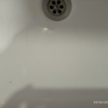 Müsait Banyo Takımında Çatlaklar Ve Ayna Sırının Soyulması