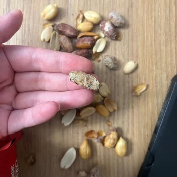 SimBAt Markalı Tuzlu Fıstıkta Küflü Ve Yanık Parçalar Bulunması Aflatoksin Riski Yaratıyor