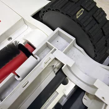 Garanti Süresindeki Robot Süpürgede Kırılan Fırça Kapağı Ücretsiz Değişim Talebi Reddedildi