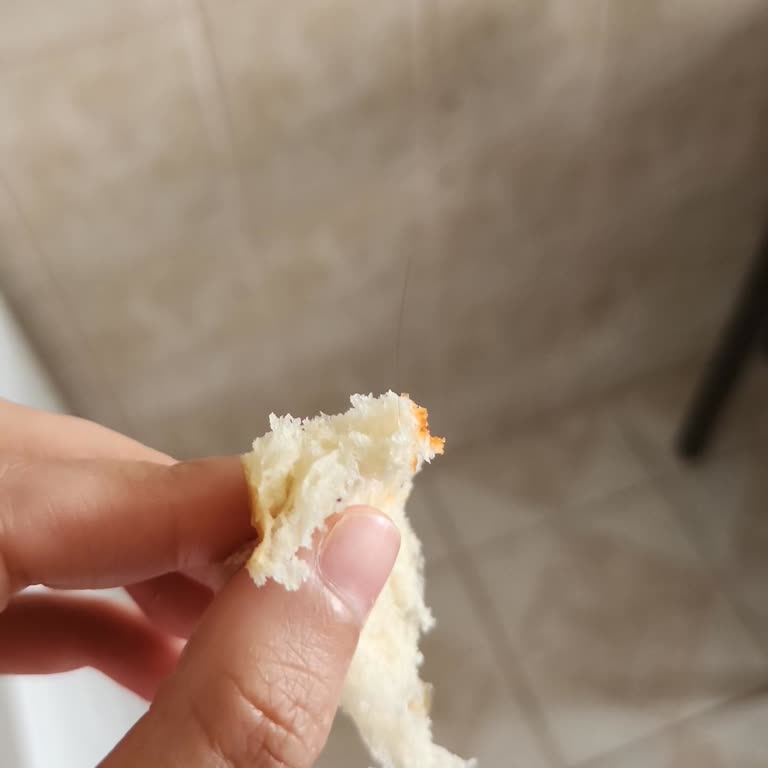 Uluçam BİM Şubesinde Ekmekte Saç Çıktı: Hijyen İhmaline Tepki