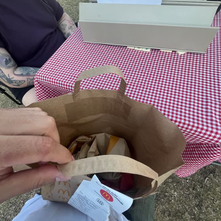 Migros Yemek'te Mayonezli Hamburger Ve Eksik İçecek Nedeniyle İade Talebi