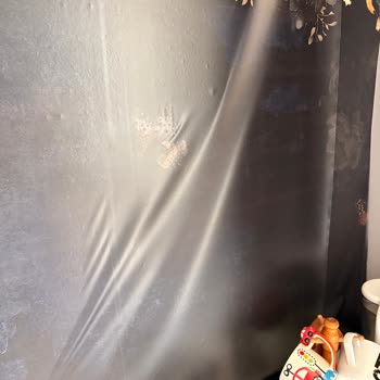 Duvar Kaplama Kağıtları Çözülüyor, Satıcı İadeyi Reddetti