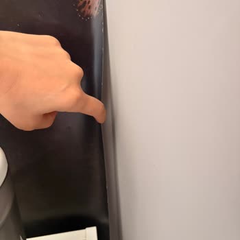 Duvar Kaplama Kağıtları Çözülüyor, Satıcı İadeyi Reddetti