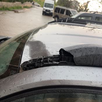 Renault Yetkili Servisinde Yan Sanayi Cam Takılması Ve Ek Hasarlarla Teslim Edilmesi