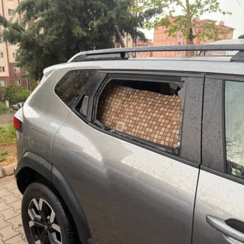 Renault Yetkili Servisinde Yan Sanayi Cam Takılması Ve Ek Hasarlarla Teslim Edilmesi