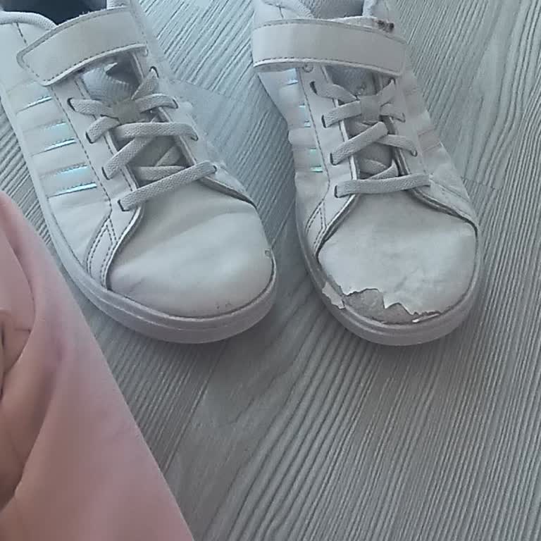 İki Ayda Yırtılan Ayakkabıda Mağaza Hata Yok Dedi, Ücret İadesi İstiyorum