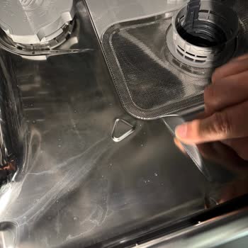 Paslanan Beko Bulaşık Makinesinde Üretim Hatası Nedeniyle Sıfır Değişim Talebi Ve Servis İlgisizliği