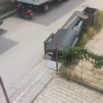 Orta Mahalle Spor Caddesi’nde Çöp Toplanmaması Sağlık Ve Hijyen Sorunlarına Yol Açıyor