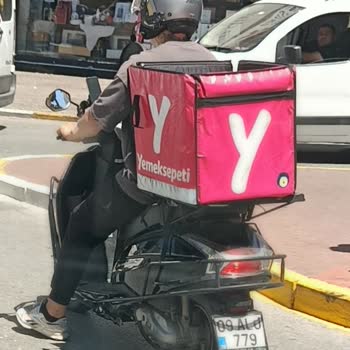 Yemeksepeti Kuryesinin Trafikte Sözlü Tartışması