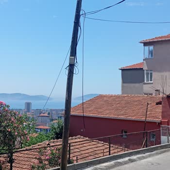 Türk Telekom Sokak Dışına Asılan Kablo Ve Kesilen İnternet İşimi Felç Etti