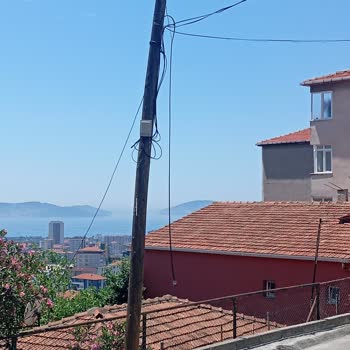 Türk Telekom Sokak Dışına Asılan Kablo Ve Kesilen İnternet İşimi Felç Etti