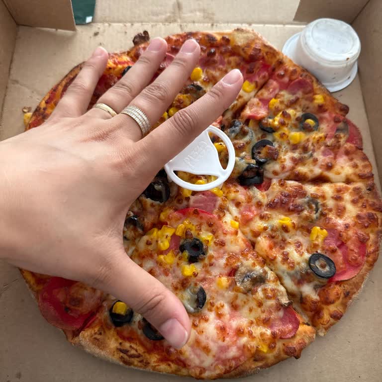 Orta Boy Pizza Ücreti İçin Küçük Pizza Gönderildi, İade Talebi