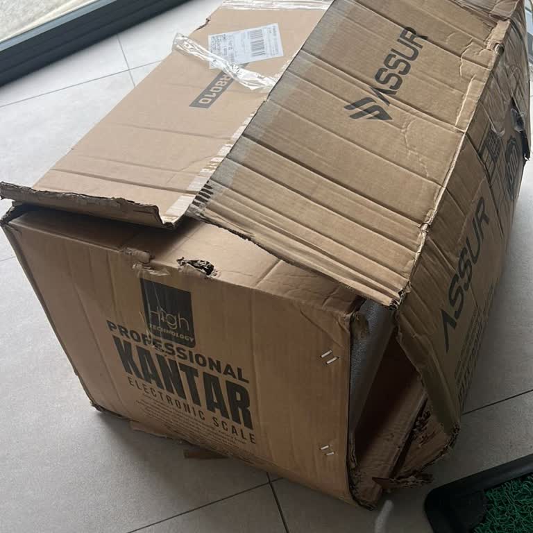 Kırık Kargo Kutusu, Eksik Adaptör Ve Cevapsız Müşteri Hizmetleri