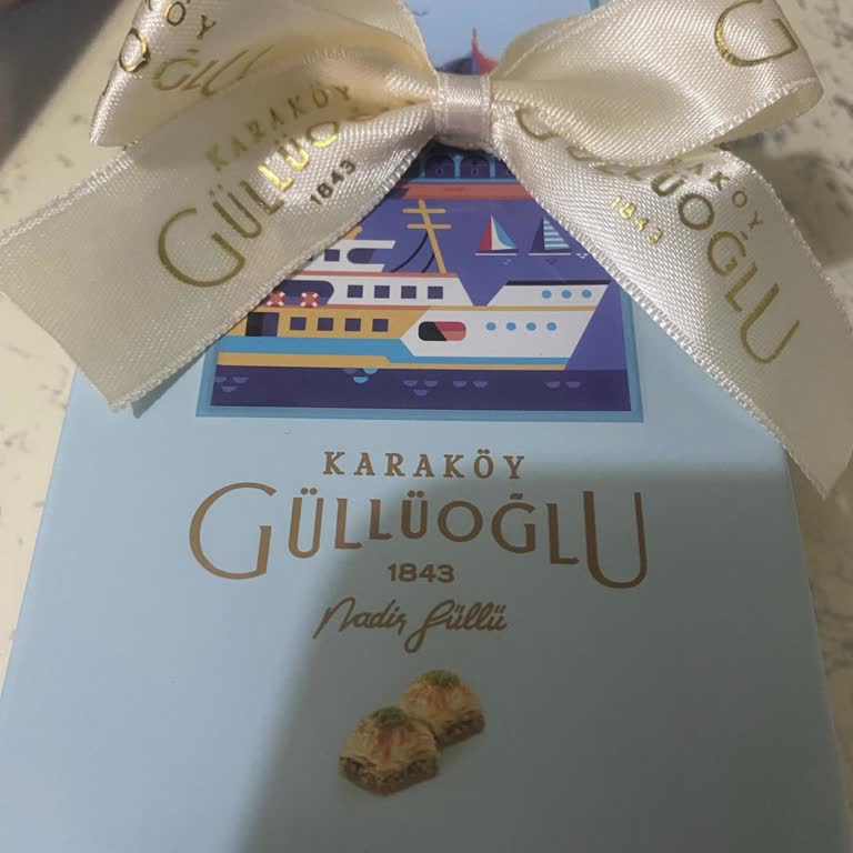 Karaköy Güllüoğlu’ndan Hediyelik Lokum Ve Baklavanın Kalitesizliği