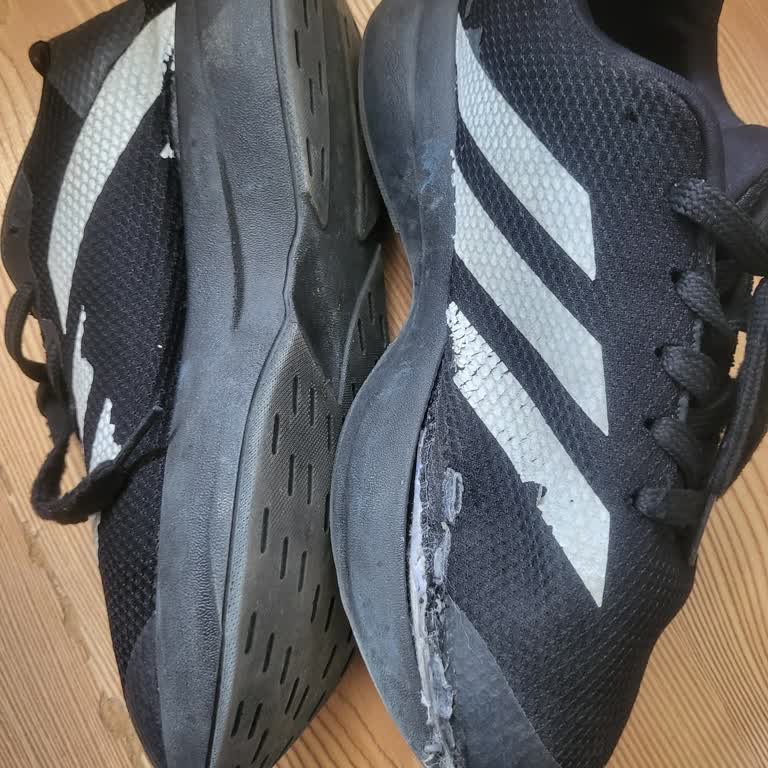 Sahte Adidas Ayakkabının Bir Ayda Parçalanması Ve Satıcıların Saygısız Tutumu