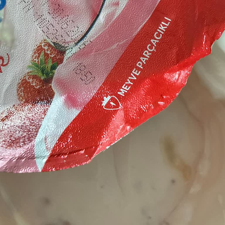 Sek Çilekli Quark Ürününün Tarihi Geçmemiş Olmasına Rağmen Küflü Çıkması