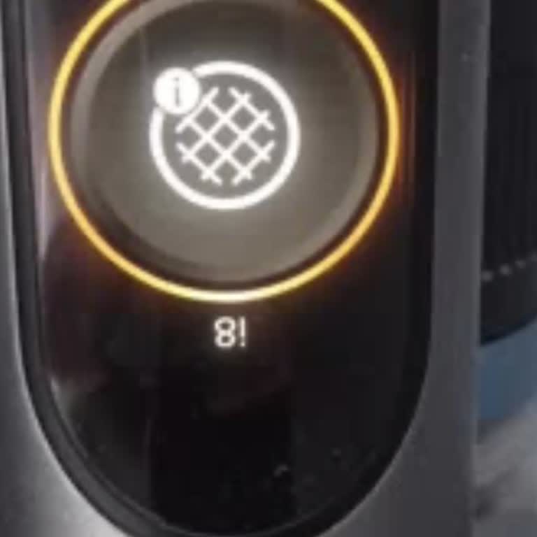 Philips 8000 Dikey Süpürge İ8 Hatası Tekrarlıyor