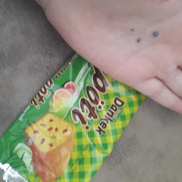 Ülker Üzümlü Dankek Mini Pakette Taş Parçaları Bulundu