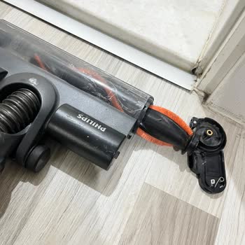 Garanti Kapsamındaki Philips Dik Süpürge Başlık Kapağı Yerinden Çıkıyor, Ücretsiz Değişim Talebi