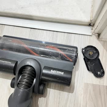 Garanti Kapsamındaki Philips Dik Süpürge Başlık Kapağı Yerinden Çıkıyor, Ücretsiz Değişim Talebi