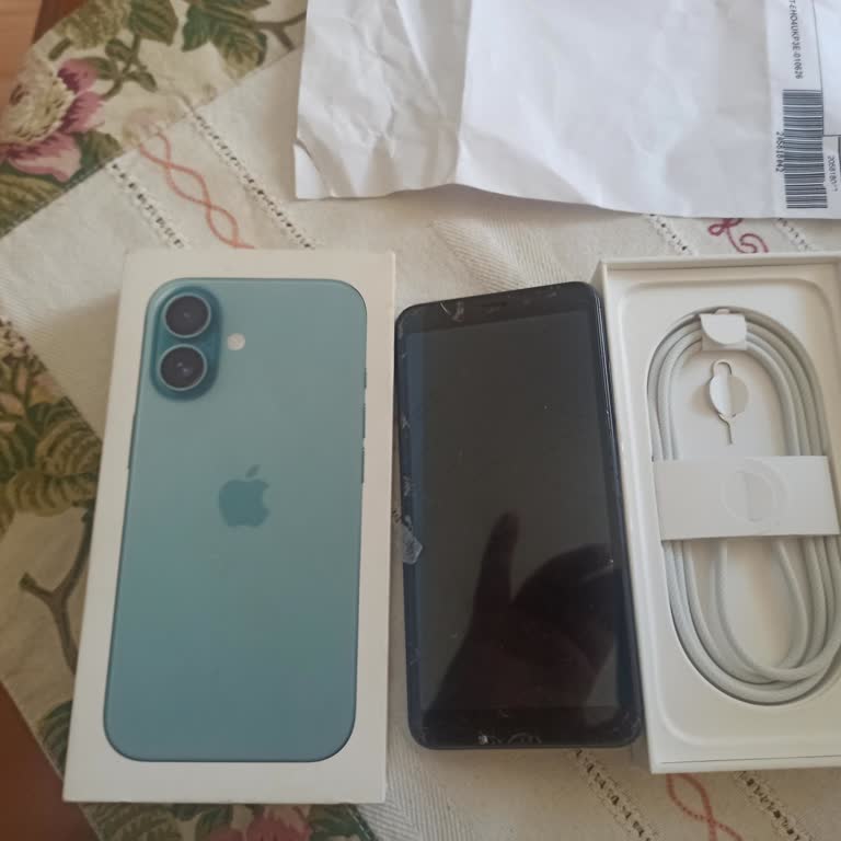 Epttavm'de IPhone Siparişi Yanlış Ürün Gönderildi Ve İade Yanıtı Gelmedi