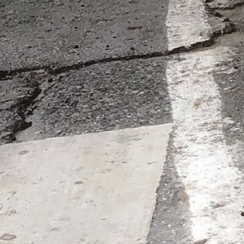 Atatürk Bulvarı’nda Yıllardır Çözülmeyen Bozuk Yol Ve Güvenlik Riski