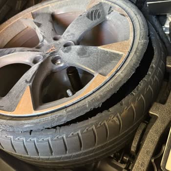 Bridgestone Turanza Lastiğinin Patlaması Ağır Güvenlik Riski