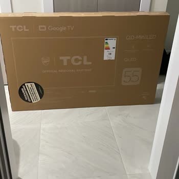 Sticker İle Gizlenen Kırık Televizyonun Değişimi Talep Ediliyor
