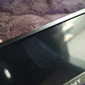 Stickerı Çıkarılmış Ve Çiziklerle Gelen LCD Ekran İçin Değişim Talebi