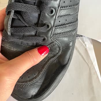 3000 TL'lik Adidas Ayakkabının Kısa Sürede Açılması Ve Mağaza Tarafından Kullanıcı Hatası İddiası