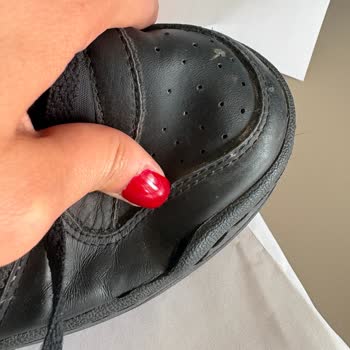 3000 TL'lik Adidas Ayakkabının Kısa Sürede Açılması Ve Mağaza Tarafından Kullanıcı Hatası İddiası