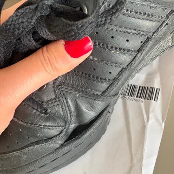 3000 TL'lik Adidas Ayakkabının Kısa Sürede Açılması Ve Mağaza Tarafından Kullanıcı Hatası İddiası