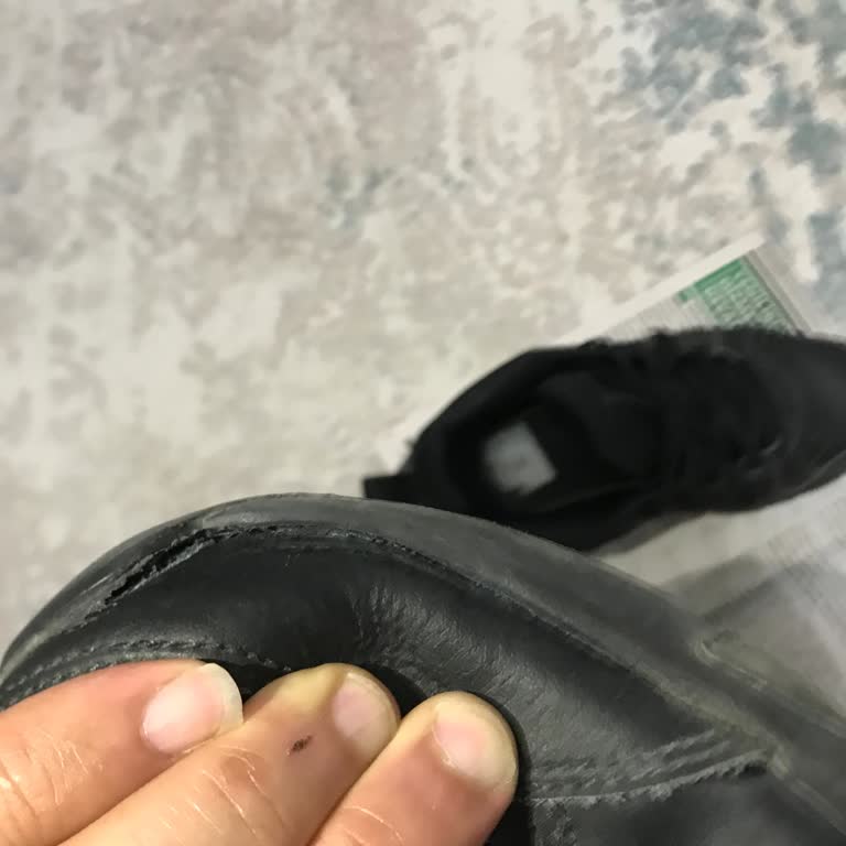 FLO Ayakkabı Nike Ayakkabısının Kısa Sürede Açılması Ve Şikayet Sürecindeki Yetersizlik!