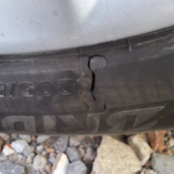 Satın Alınan Bridgestone Lastiğin Yanak Yırtığı İçin Garanti Kapsamında Ücretsiz Değişim Talebi