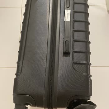 Ajet Hava Yolları'ndan Kırık Valiz Ve Yetersiz Şikayet Cevabı