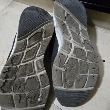 Skechers Ayakkabısının Tabanı İlk Yılında Parçalandı, Değişim Talep Ediliyor