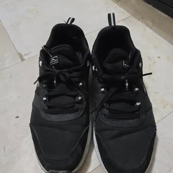 Skechers Ayakkabısının Tabanı İlk Yılında Parçalandı, Değişim Talep Ediliyor
