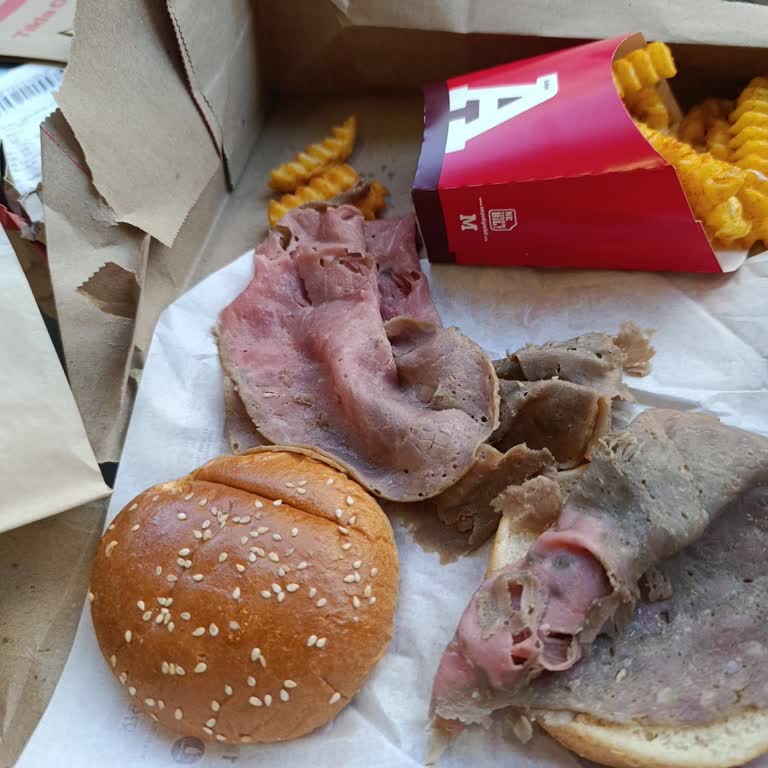 Arby's Bahçelievler Şubesinde Çiğ Roast Beef Ve Tekrarlanan Hijyen Problemi