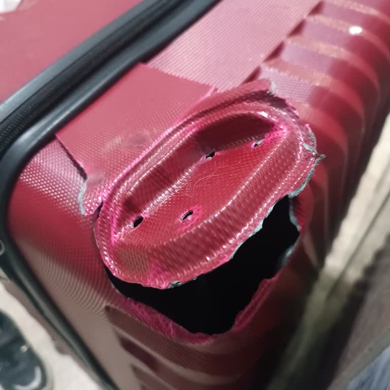 Maleta Se Rompió Durante el Vuelo Southwind Airlines, Exijo Compensación