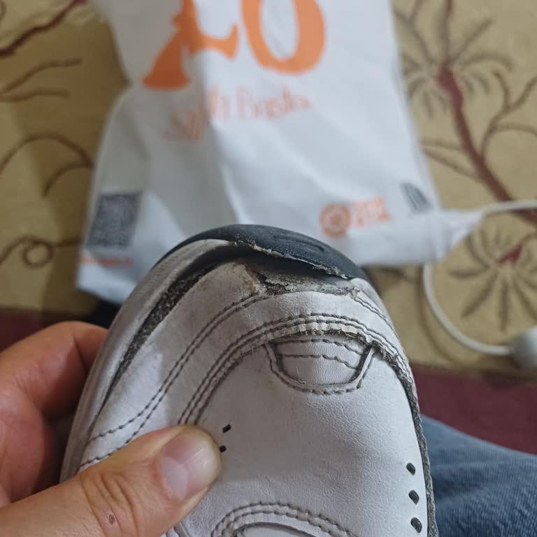 Açılan Tabanlı Nike Ayakkabıda Üretim Hatası İddiası Ve İade Talebi