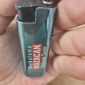 Mry Çakmağın Araç İçinde Kendiliğinden Yanması Güvenlik Riski Ve Koltuk Zararına Yol Açıyor