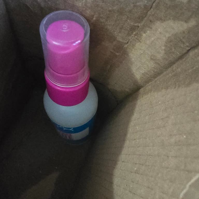 Açık Paket Ve Sızdıran Makyaj Sabitleyici Nedeniyle Acil Değişim Talebi