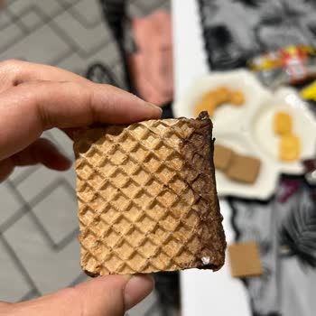 Son Kullanma Tarihi Geçmemiş Eti Bidolu Gofretlerde Küflü Ürün Ve Sağlık Riski