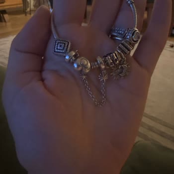 Pandora Bileklik Zinciri Açılıyor Ve Charmlar Dağılıyor, Mağaza Yardım Reddetti