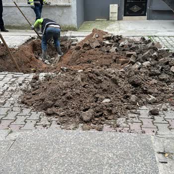 Altyapı Çalışması Sonrası Mıcır Kapaklı Yolda Çukurlar Araçlarımızı Tehdit Ediyor