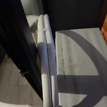 Yetkili Servis Hatası: Klima Montajı Kuralsız Ve Açıkta Bırakıldı