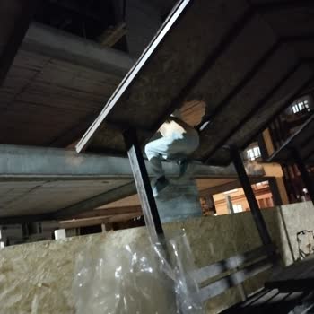 Ziyapaşa Parkı’nda Kırık Kamelya Çatısı Çocuk Güvenliğini Tehdit Ediyor